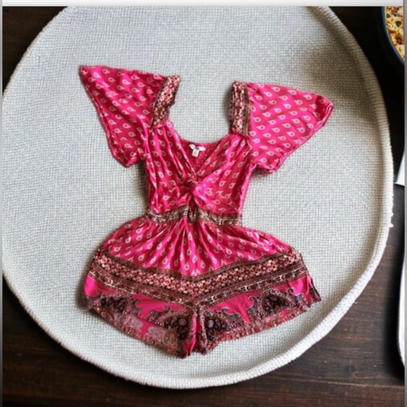 Francesca’s Mi Ami Bri Floral pink  Romper bell sleeve short jumpsuit summer S - Picture 16 of 16